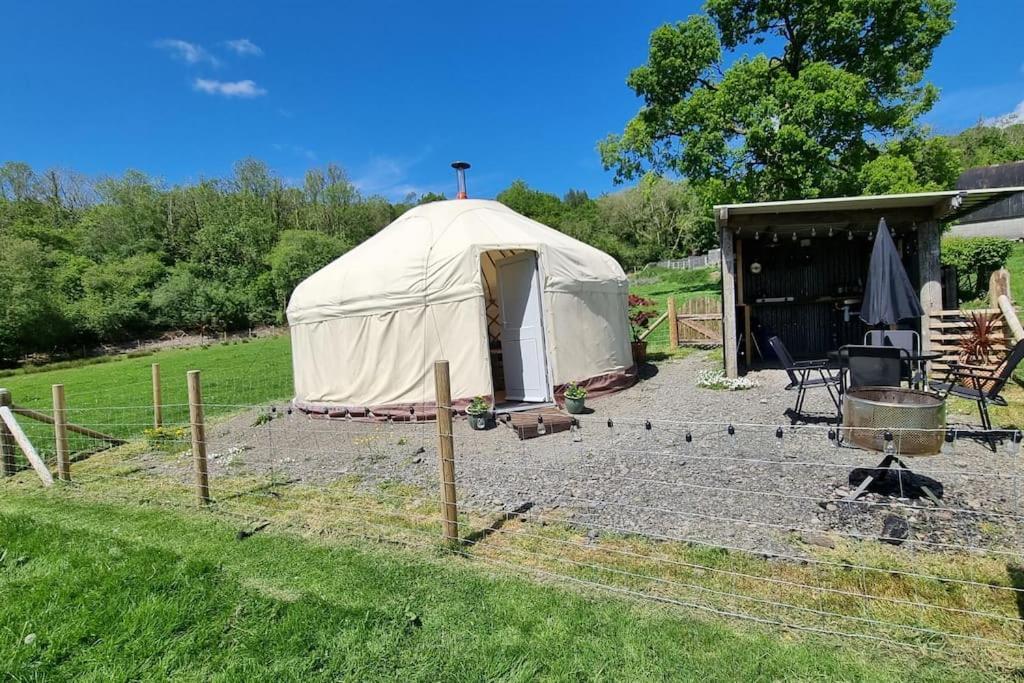 Отель Bronfelen Yurt Cynghordy Экстерьер фото