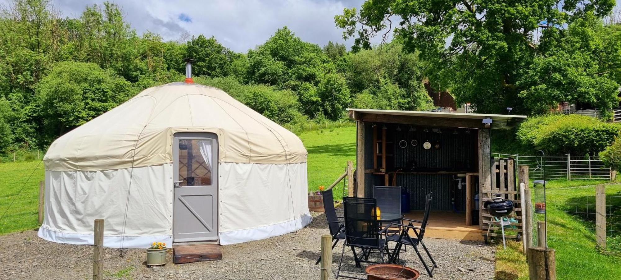 Отель Bronfelen Yurt Cynghordy Экстерьер фото