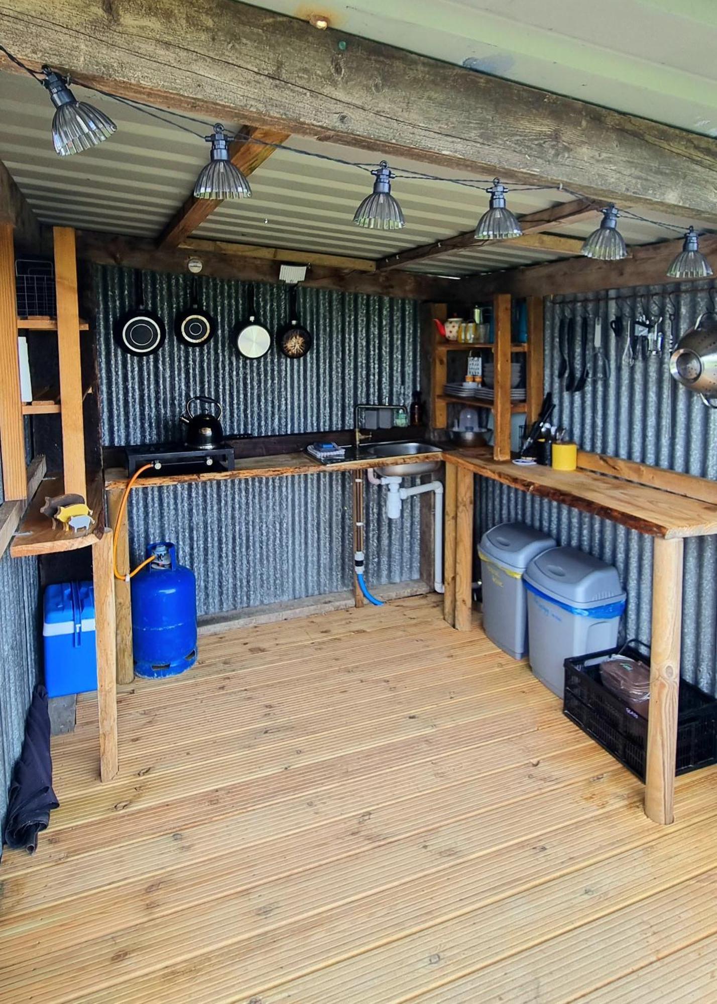 Отель Bronfelen Yurt Cynghordy Экстерьер фото